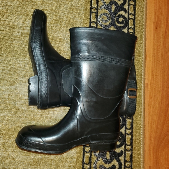 Stutterheim Shoes - EUC Stutterheim black calf length rain boots in black